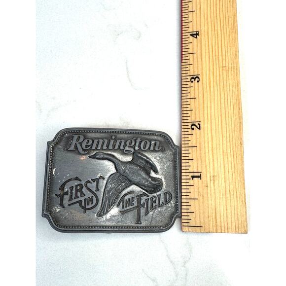 Vintage Remington Hunting First in the Field "Canada Goose" Belt Buckle Pewter - Picture 4 of 4